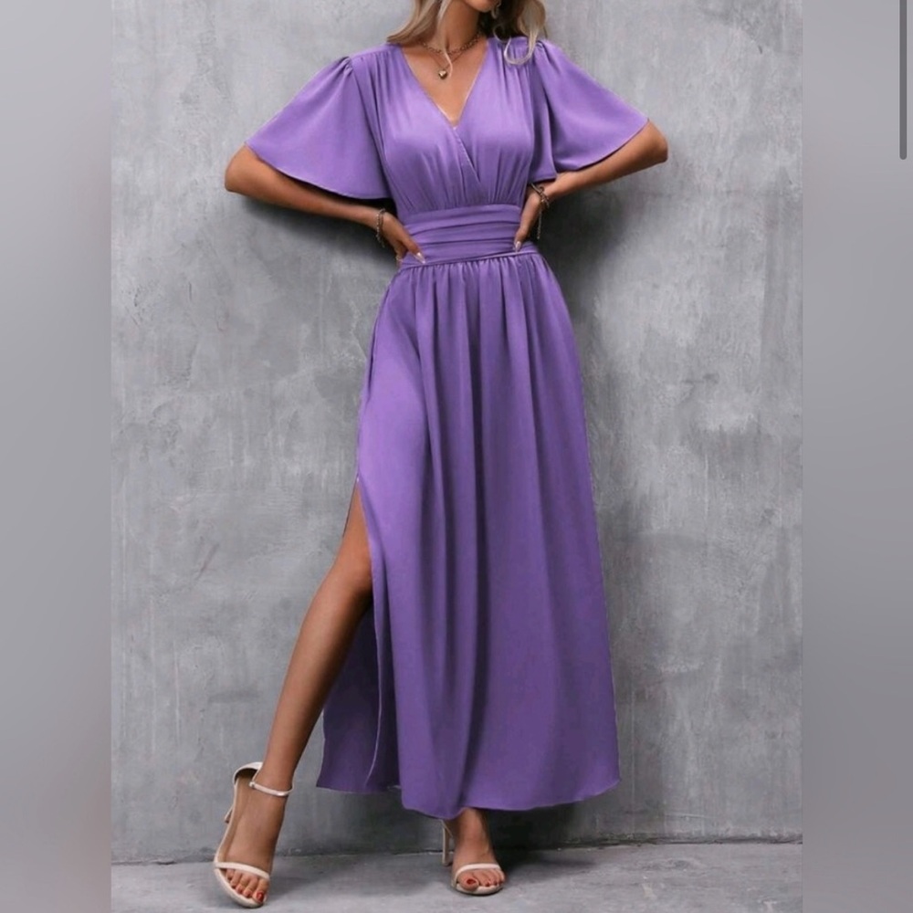 NEW Chic Ruched Waist Flutter Sleeve Maxi Dress Purple Lilac. Size 4/small.